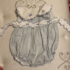 Sal & Pimenta blue and white bow bubble